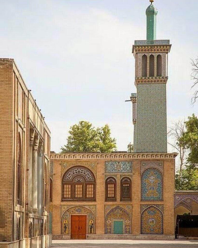 دیدن عمارت منحصربه‌فرد در تهران