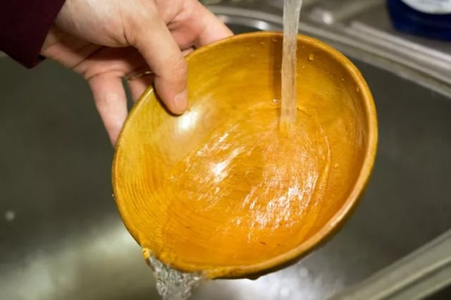 اصول نگهداری و شست و شوی ظروف چوبی روستیک
