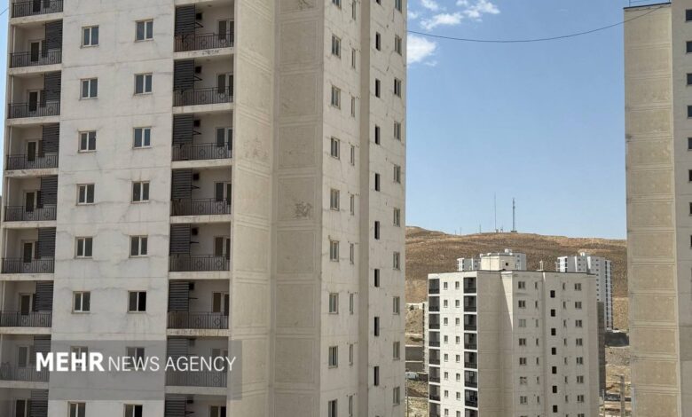 زوجهای جوان در صف مسکن استیجاری؛ وعدهای واقعی یا رویایی تکراری؟ زوجهای جوان در صف مسکن استیجاری؛ وعدهای واقعی یا رویایی تکراری؟