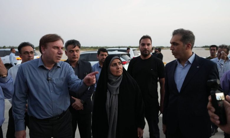 بازدید وزیر راه و شهرسازی از فرودگاه آسیب دیده بوشهر