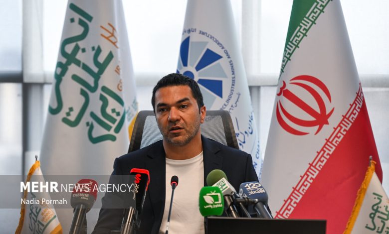 نادیا پُرماه نشست خبری انجمن غلات ایران