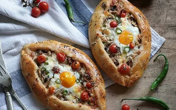 طرز تهیه خاچاپوری؛ راز غذای محبوب گرجی‌ها با پنیر و تخم‌مرغ در خانه