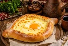 طرز تهیه خاچاپوری؛ راز غذای محبوب گرجی‌ها با پنیر و تخم‌مرغ در خانه