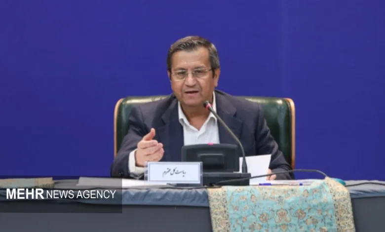 همتی: بانک مرکزی تماشاگر نوسانات غیرعادی بازار ارز نیست